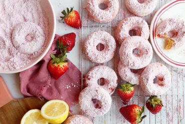 Baked Strawberry Cake Doughnuts