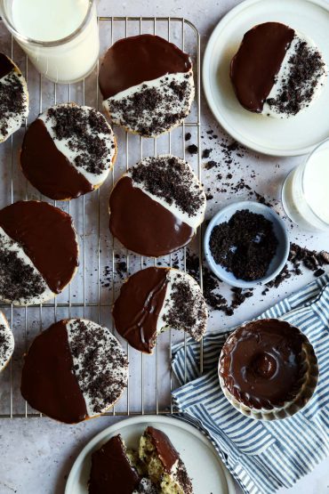 Cookies 'n' Cream Black and White Cookies